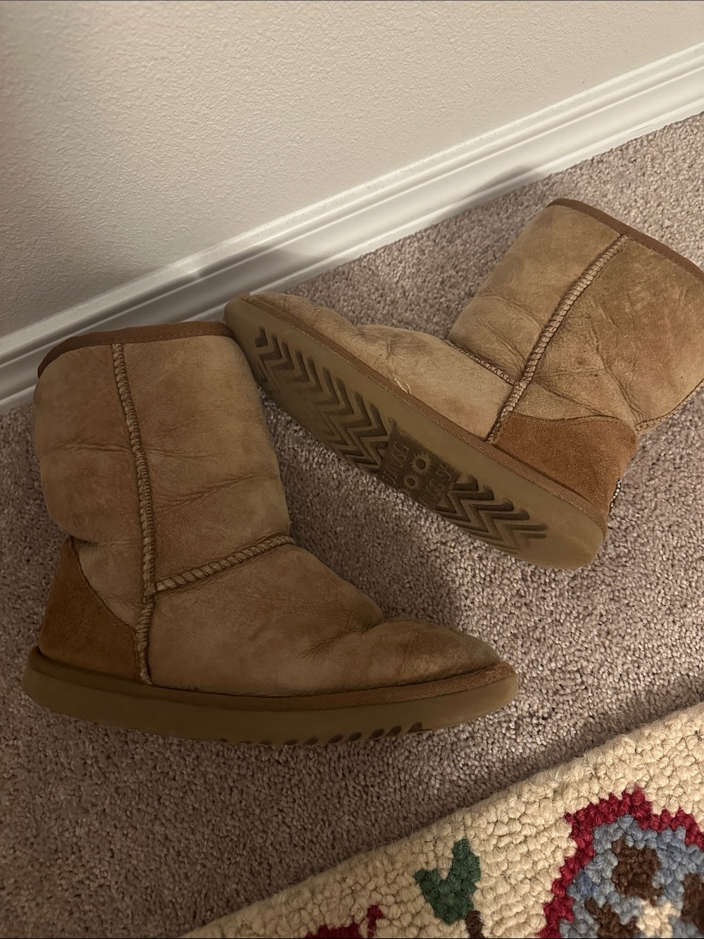 UGG Classic Short Boots - Picture 5 of 6